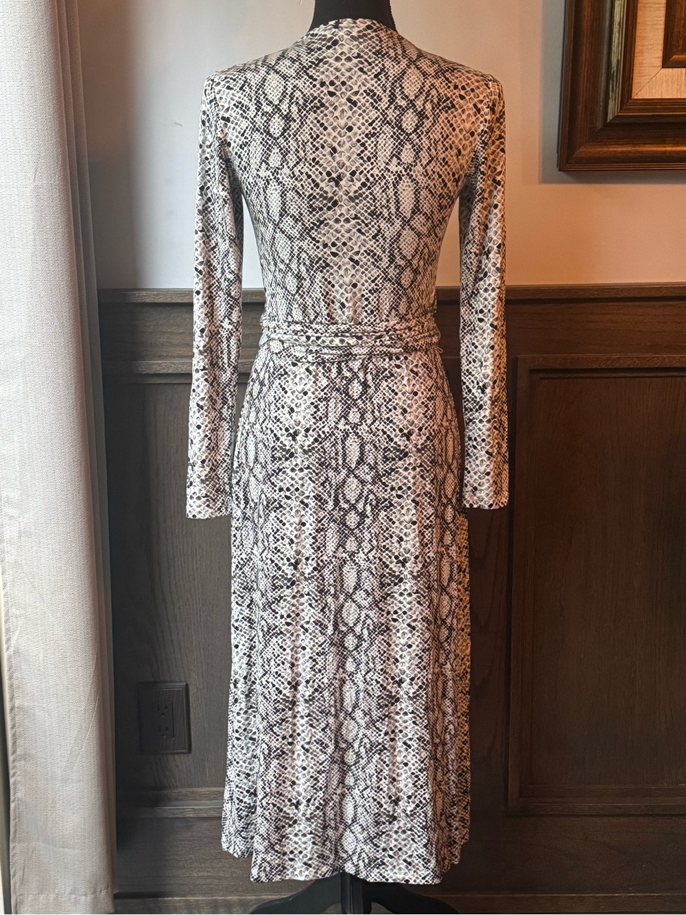Good American  snake print wrap midi dress  sz 0 - Picture 5 of 10